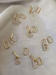 Zirkon tasli gold harf küpe