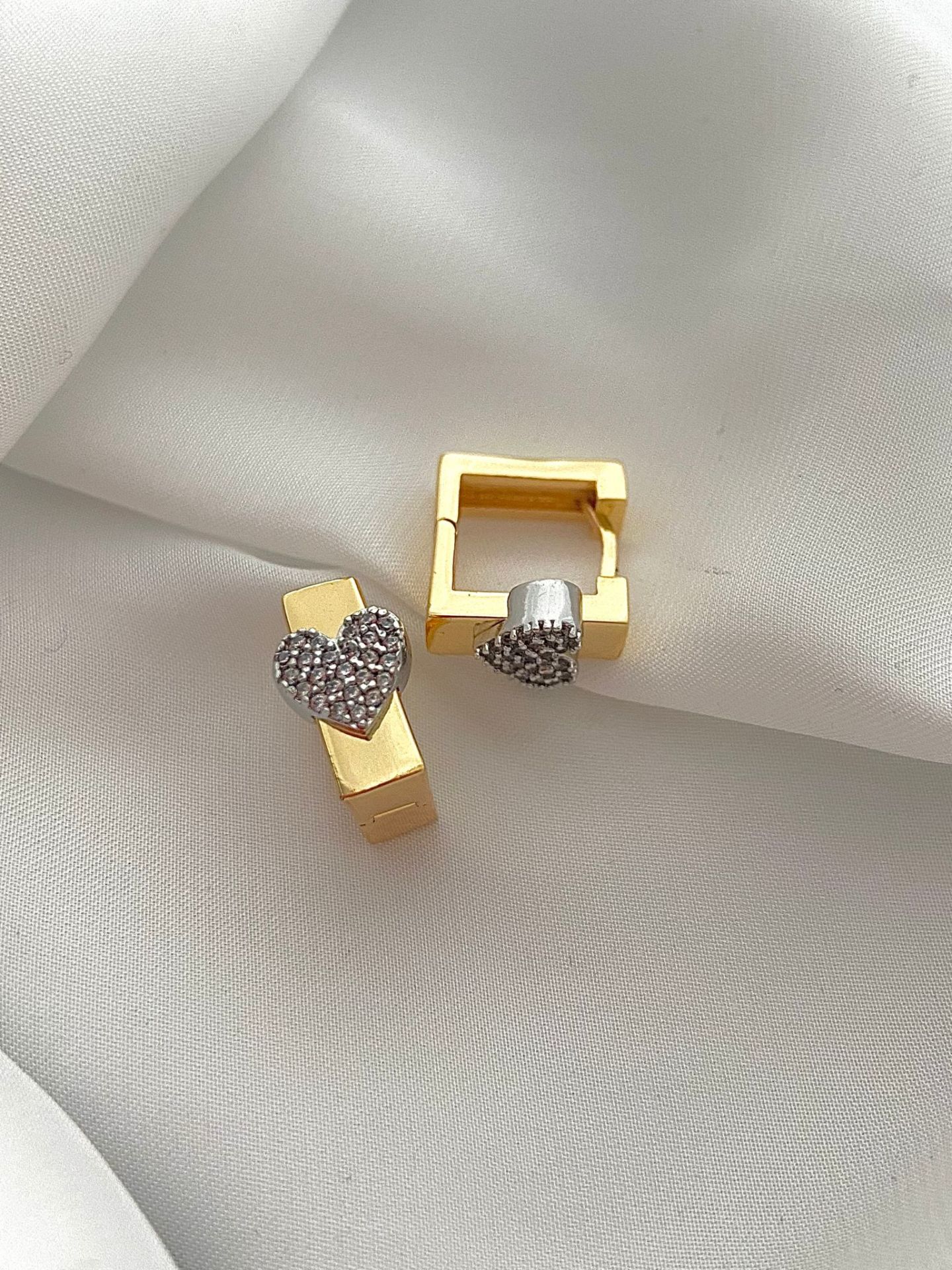 Lois kare detaylı KALP  earcuff