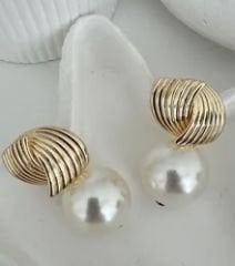 İncili çapraz küpe