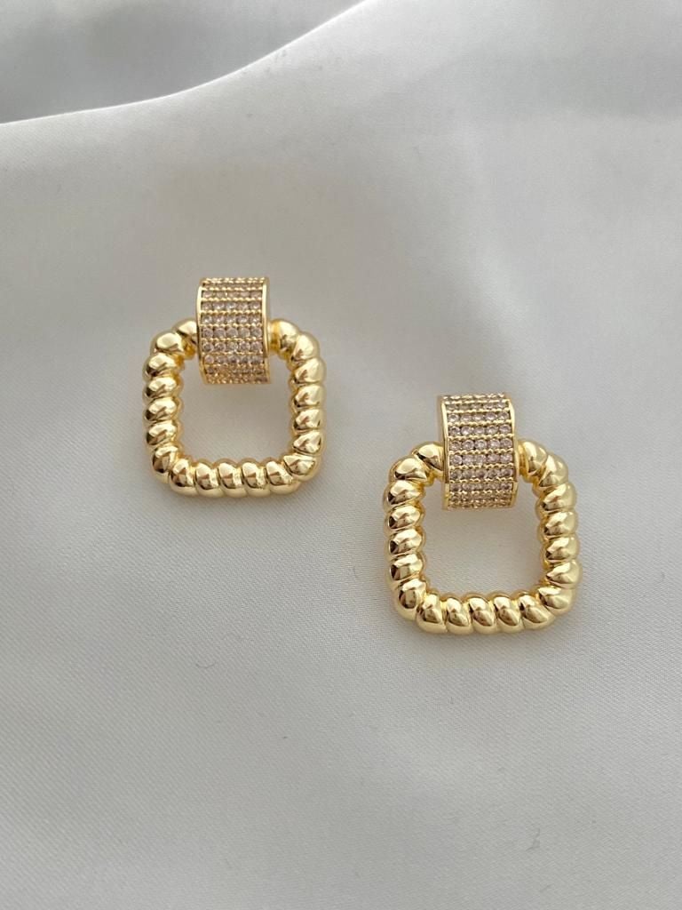 Simple burgu Zirkon taşlı küpe