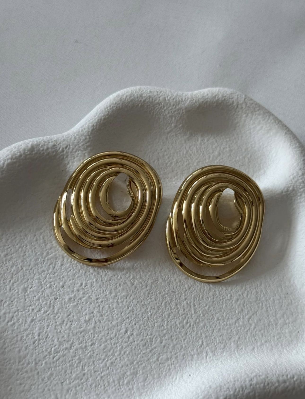 Tasarım spiral küpe