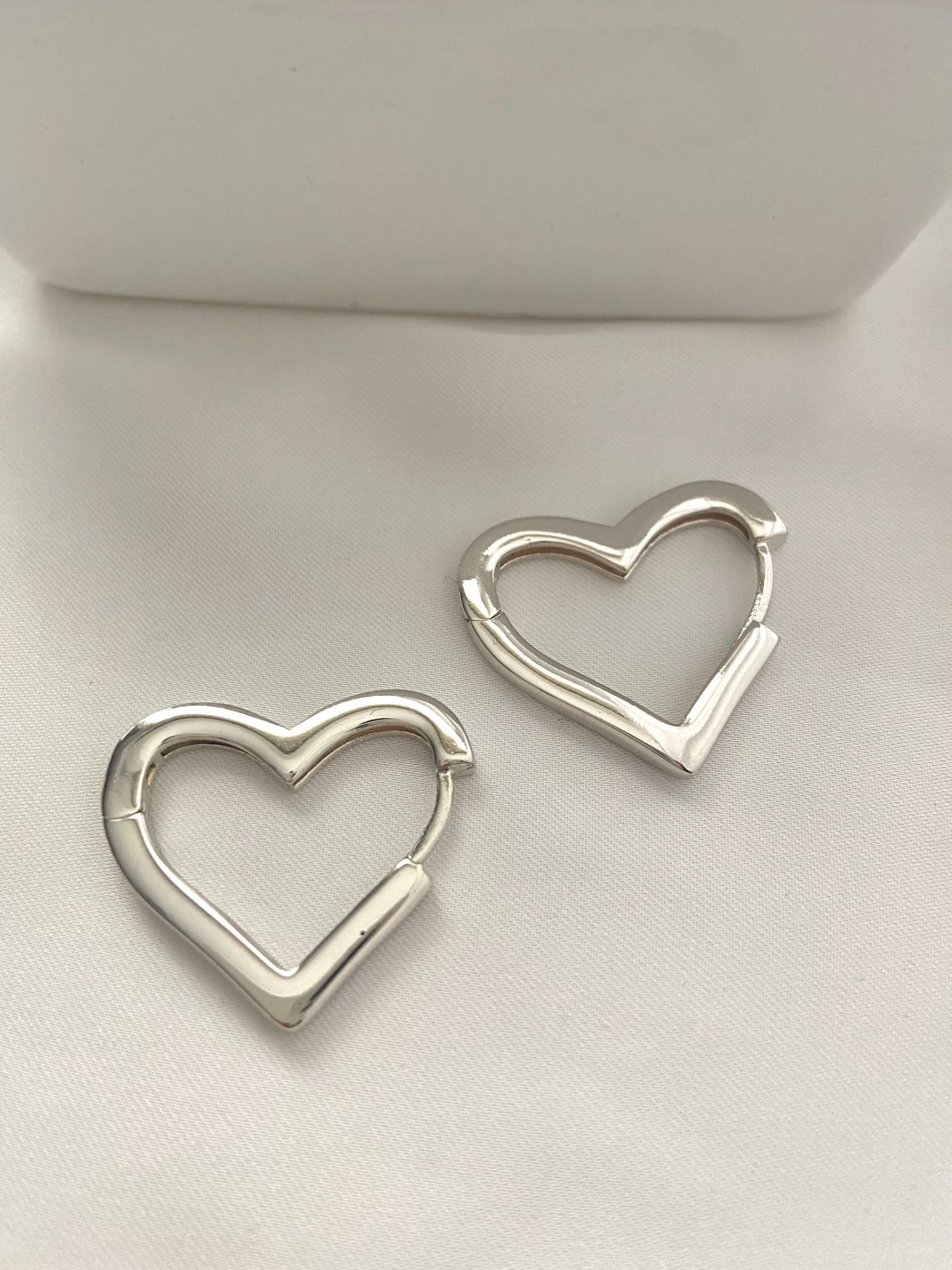 Çelik kalın kalp küpe