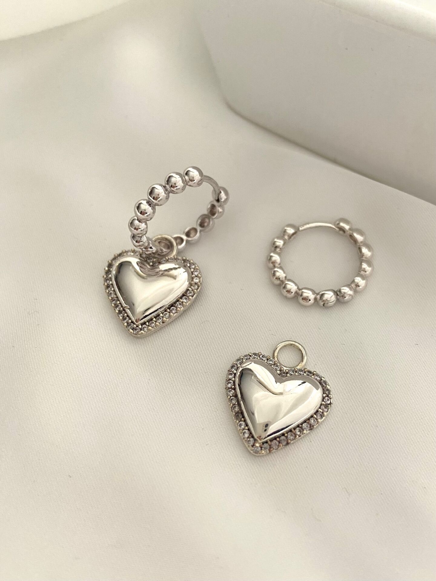 Juno Zirkon taş detaylı kalp küpe silver