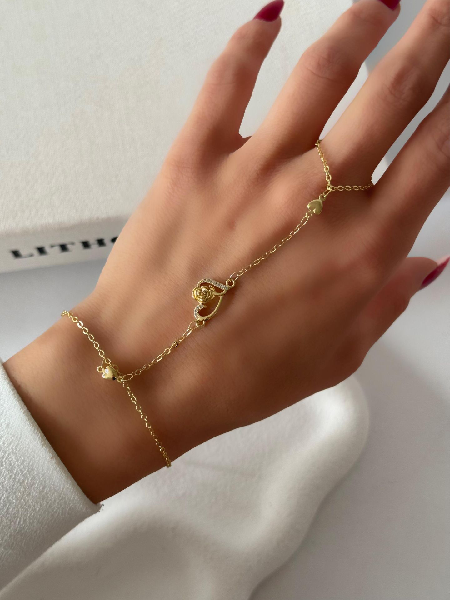 Gül detaylı kalp şahmeran