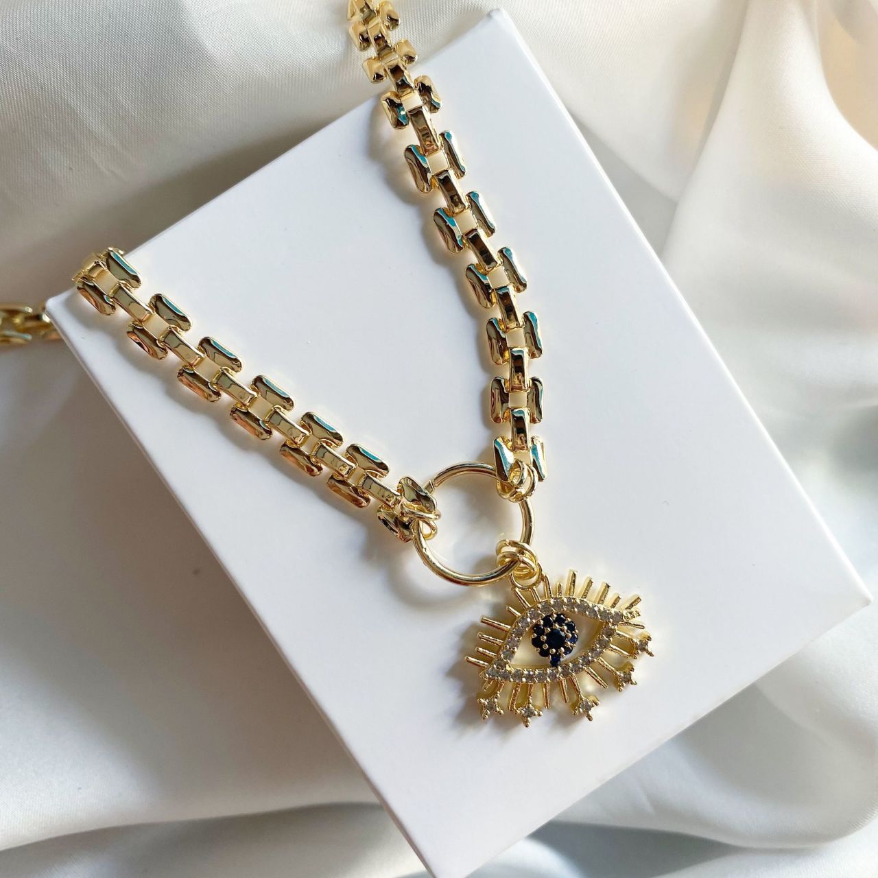 Örme zincirli göz charmlı choker (tasma) kolye