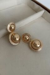 Çelik top detaylı küpe