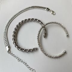 Burgu & topcuk & balık sırtı bileklik kombini