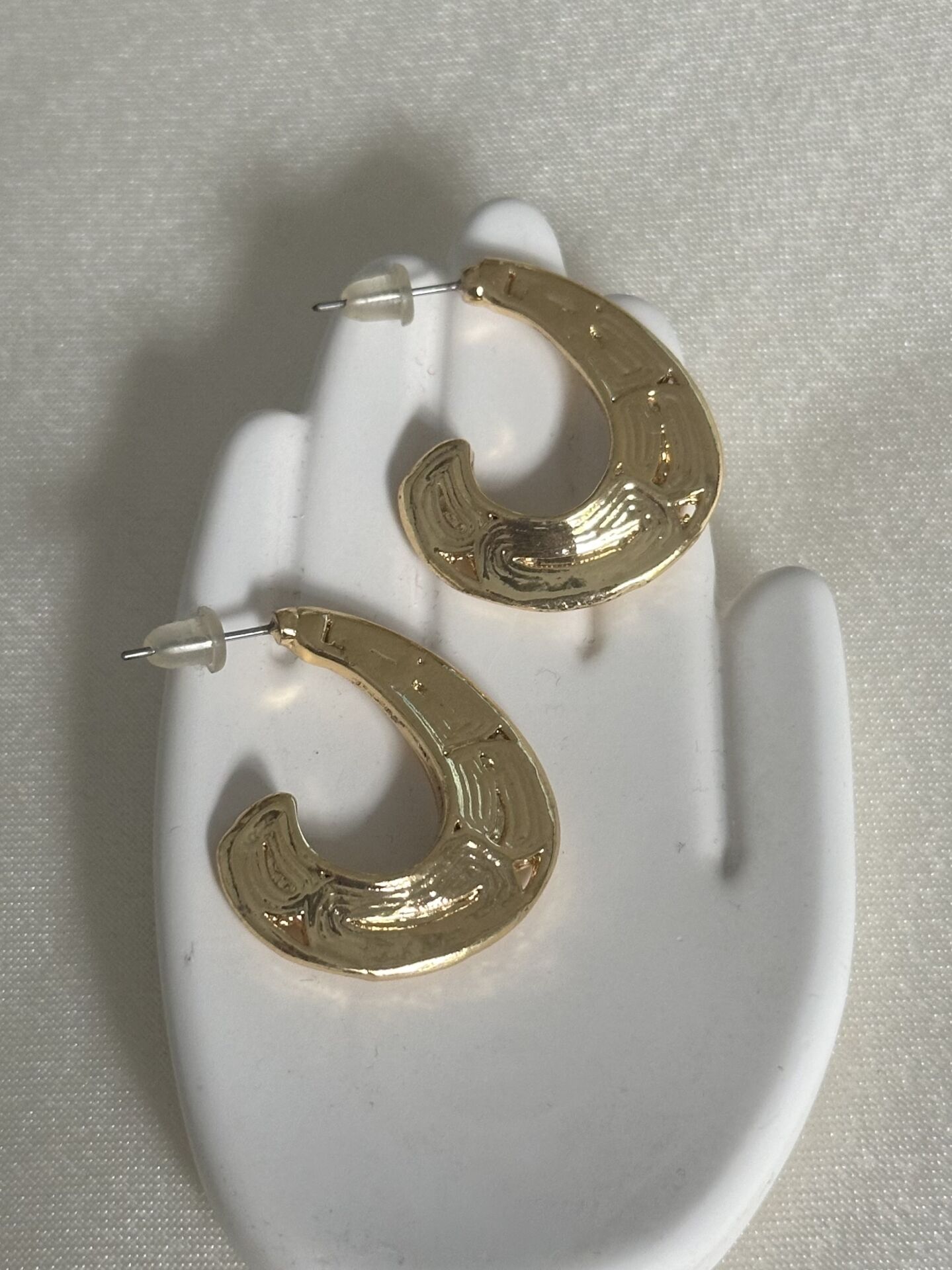 Hareli yarım halka küpe