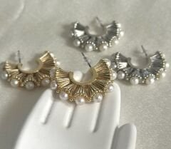 Tasarım incili halka küpe