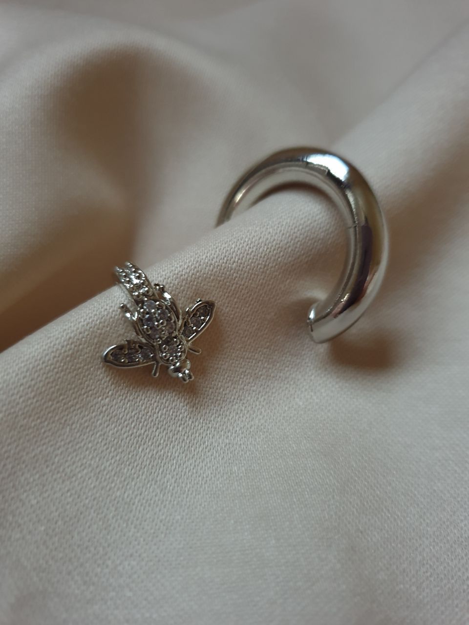 Arı ear cuff kombini