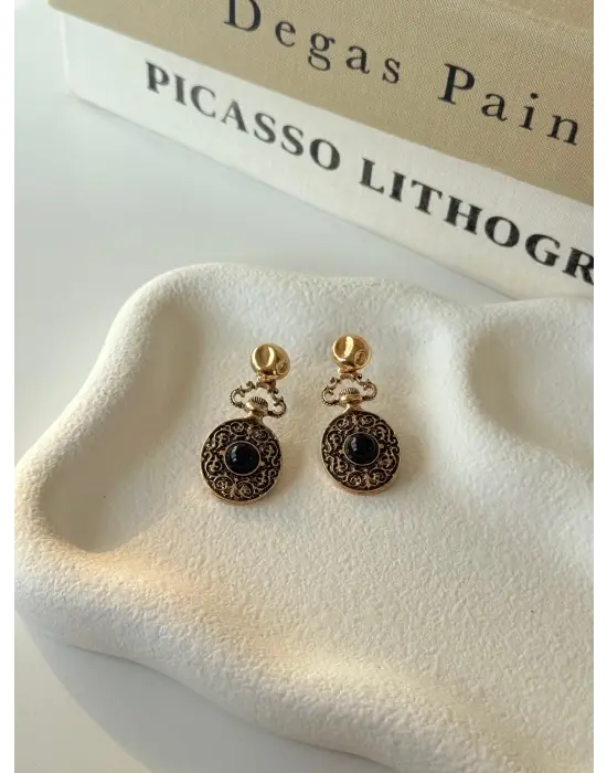 Siyah işlemeli Z.ra marka küpe