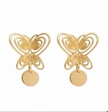 Füsun kelebek küpe plakalı