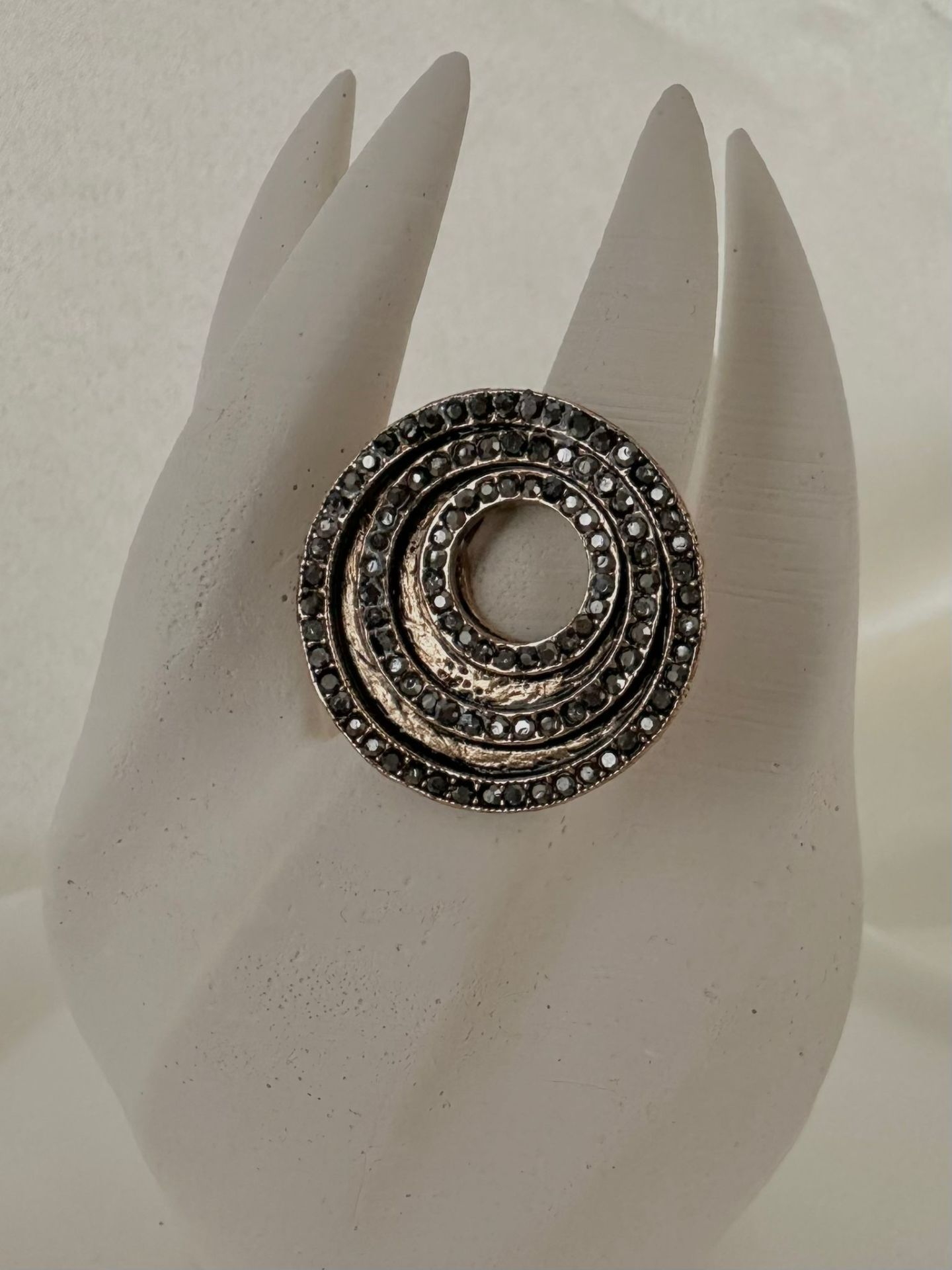 Bronz zirkon taşlı daire yüzük