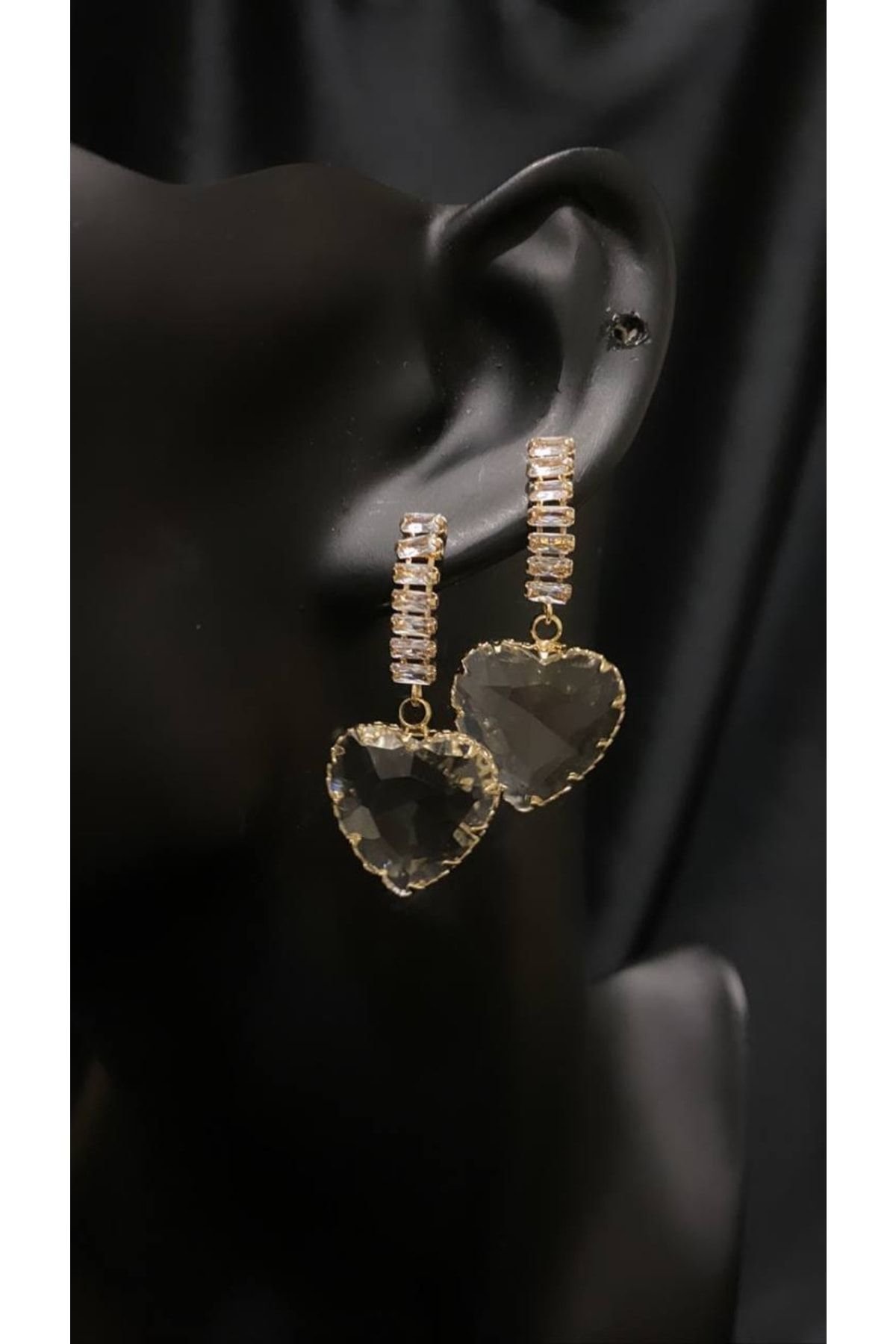 Kristal kesim siyah kalp küpe