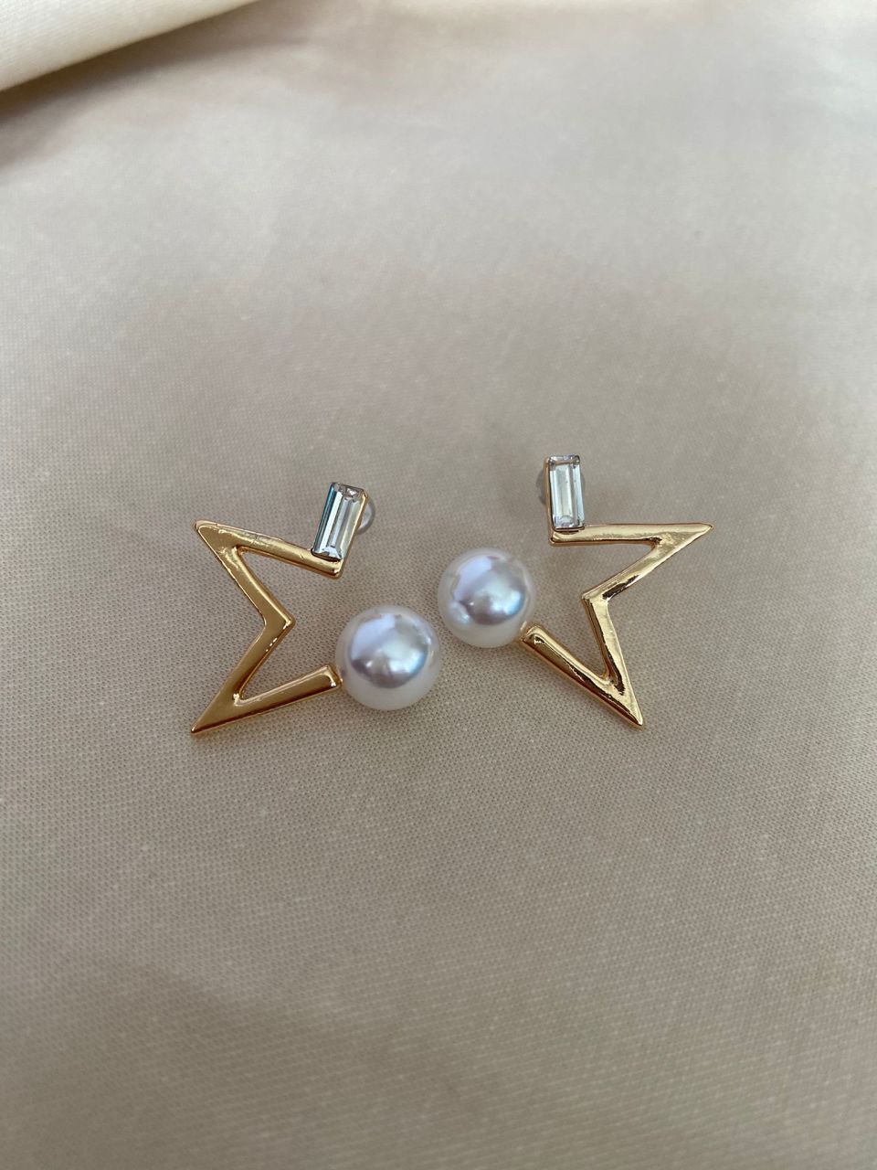 Yıldız inci detaylı küpe