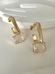 Elmas kesim kare küpe