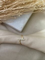 Zirkon taşlı çubuk detaylı yüzük