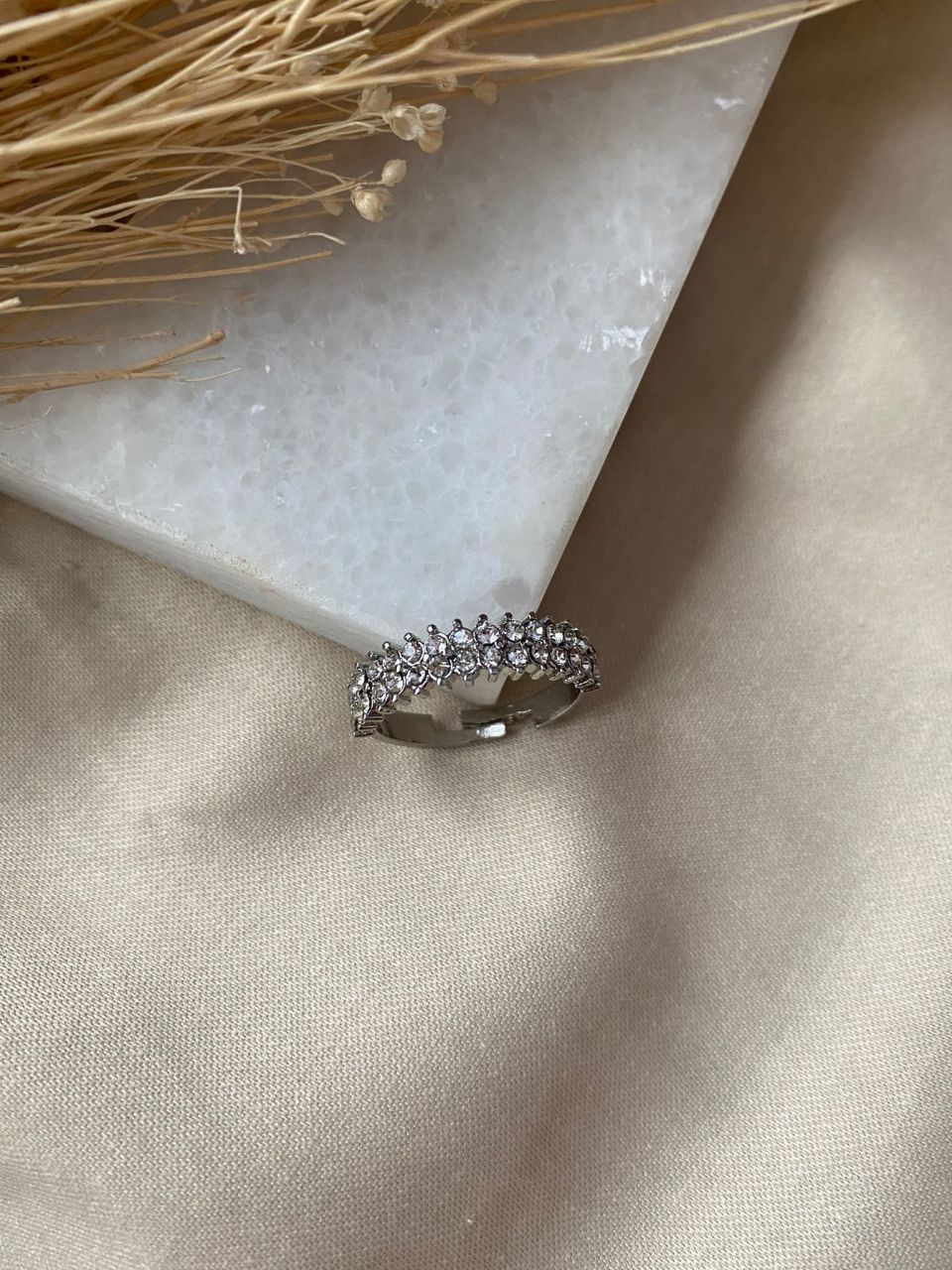 Zirkon taşlı yarım tur çift sıra yüzük