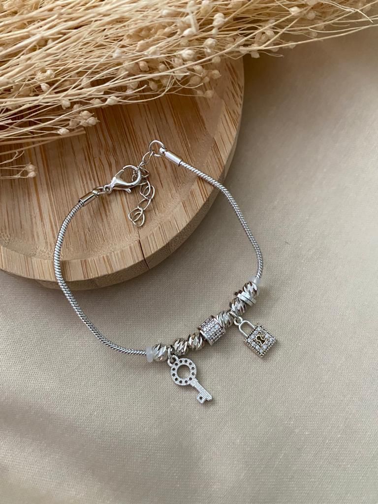 Zirkon taşlı Anahtar & kilit charm bileklik