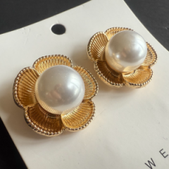 İncili çiçek küpe